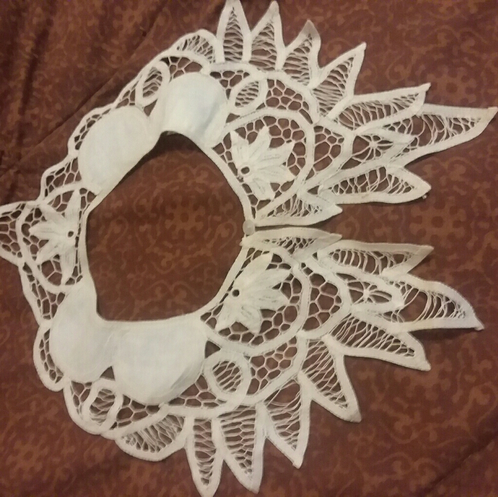 Vintage Lace removable collar